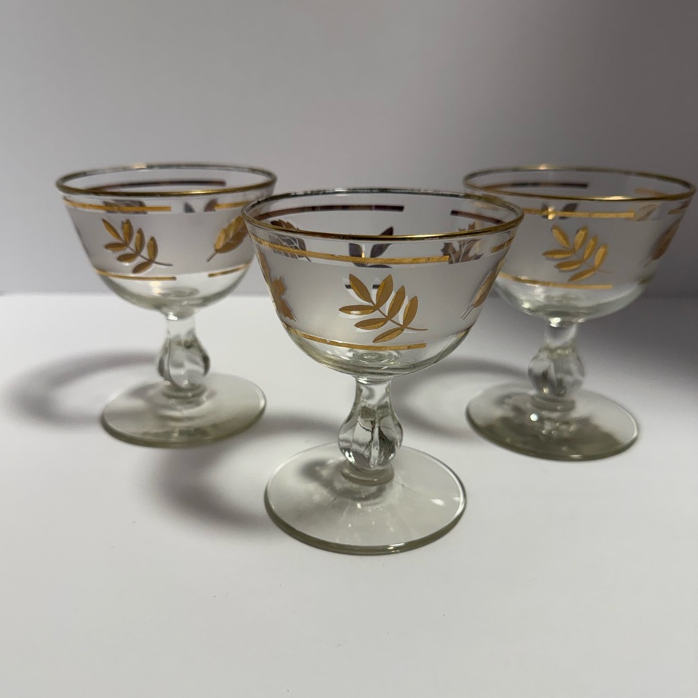 Vintage Mid-Century Modern Libbey Elegant Gold Leaf Glass Goblets